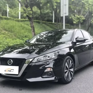 The front left side of the Nissan Teana.