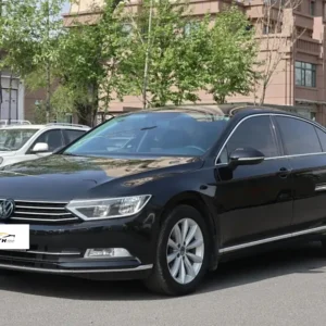 Kaliwa sa harap ng Volkswagen Passat