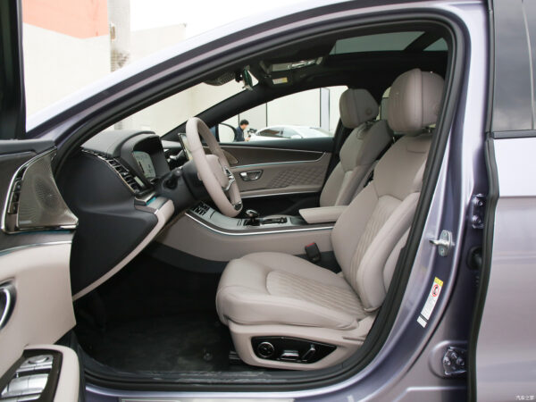 BYD Han driver's seat