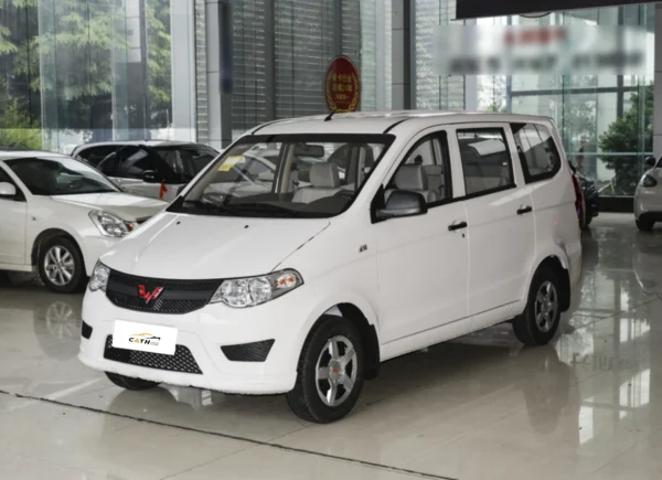 Wuling Hongguang frente a la izquierda