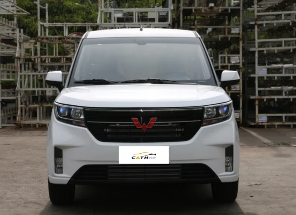 Face avant du microbus Wuling