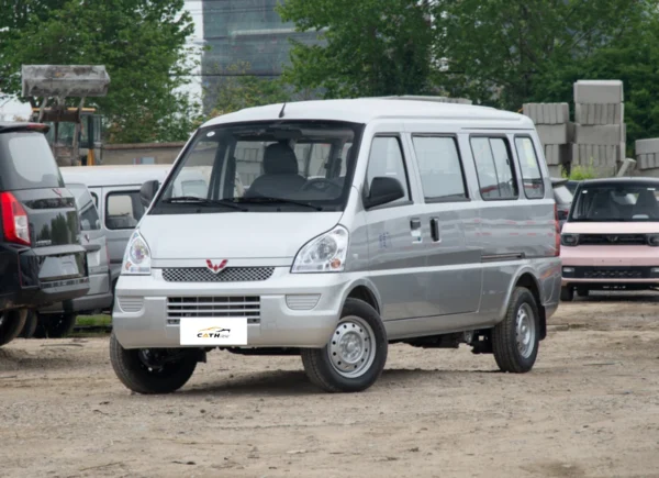 Wuling Rongguang EV алдыңкы солго чыкты