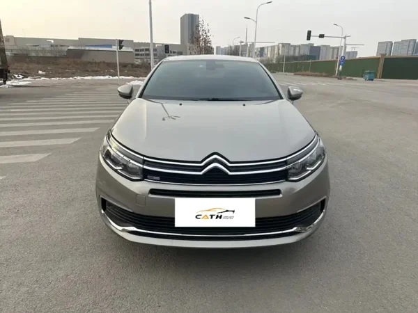 Citroen C5 harap na mukha