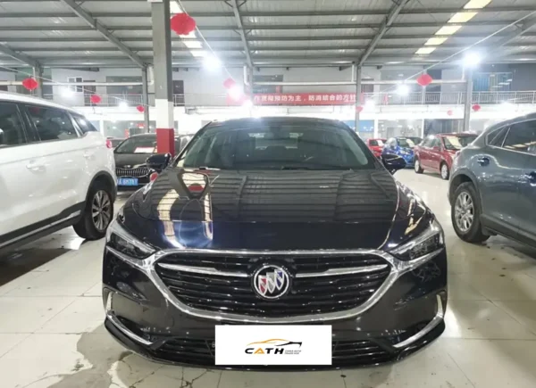 Buick LaCrosse sa harap na mukha