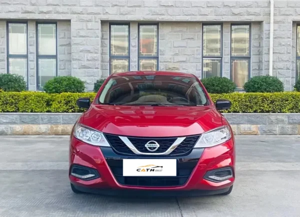 Cara frontal del Nissan Tiida