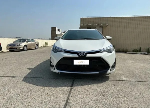 Toyota Corolla 2018 185T CVT Prestige Edition, Китай V — передняя часть автомобиля