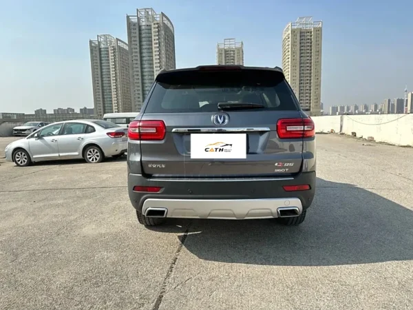 קצה אחורי של Changan CS95