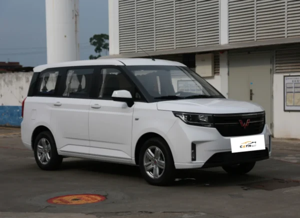 میکروباس Wuling جلو سمت راست