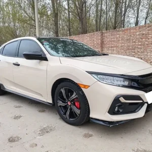 De Honda Civic rechtsvoor