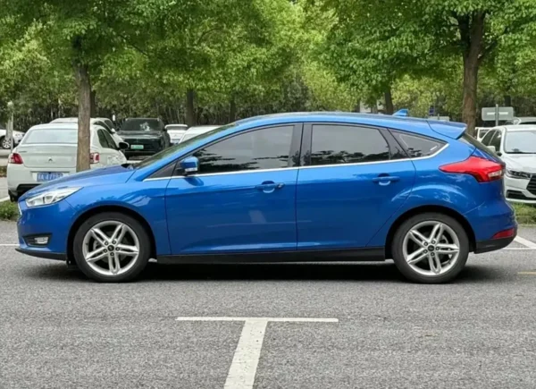 Ford Focus side profile