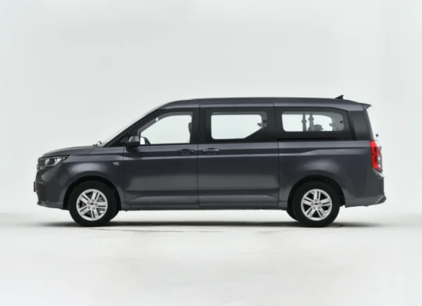 Wuling Journey patagilid