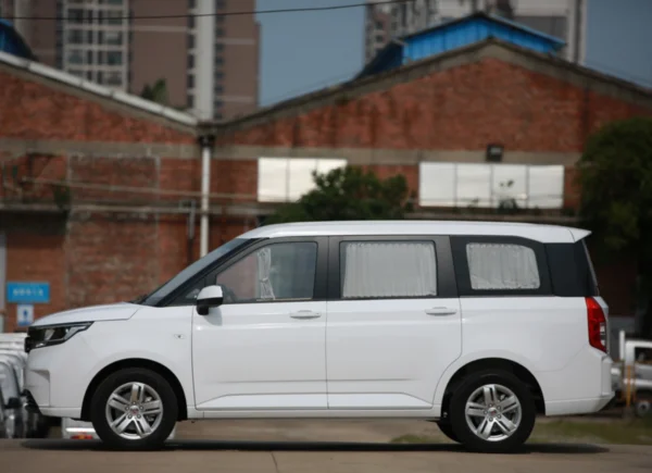 Wuling Microbus הצידה