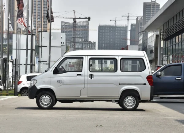 Wuling Sunshine sur le côté