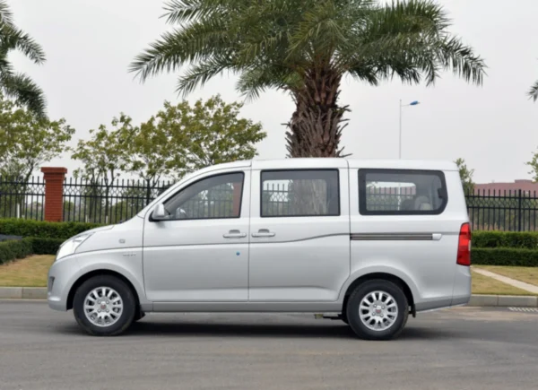 Wuling Rongguang V הצידה