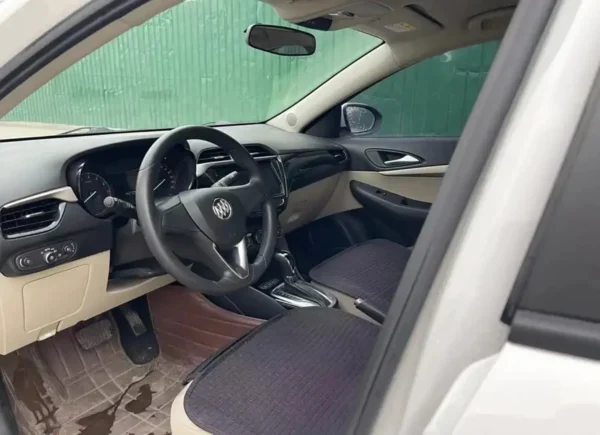 Buick Excelle sürücü koltuğu