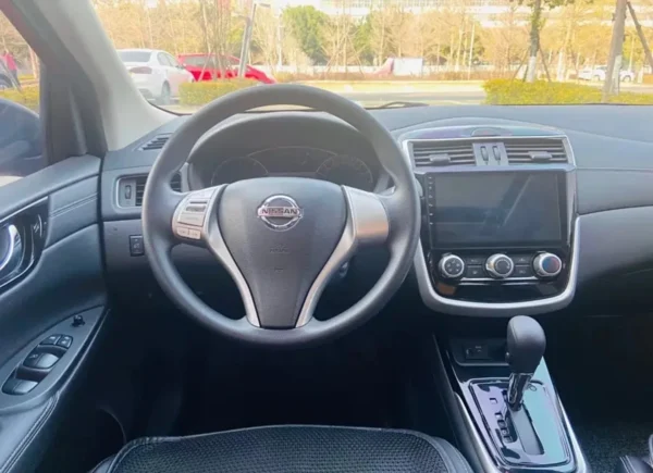 Nissan Tiida sürücü koltuğu